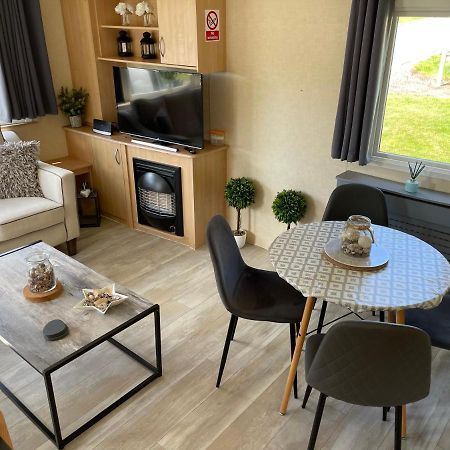 Percy Wood Lodge With Hot Tub Near Alnwick Swarland Экстерьер фото